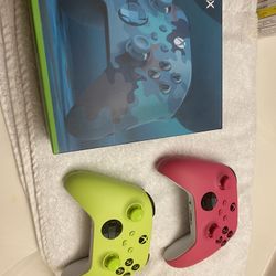 3 Xbox Controllers Bran New 2 Weeks Old