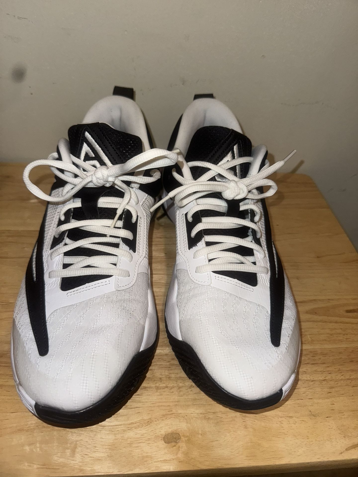 NIKE GIANNIS SNEAKERS | SIZE 10.5