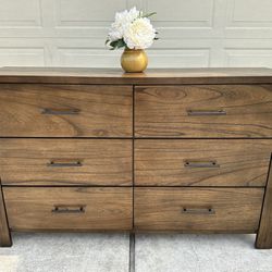 Gorgeous Solid Wood 6-Drawer Dresser