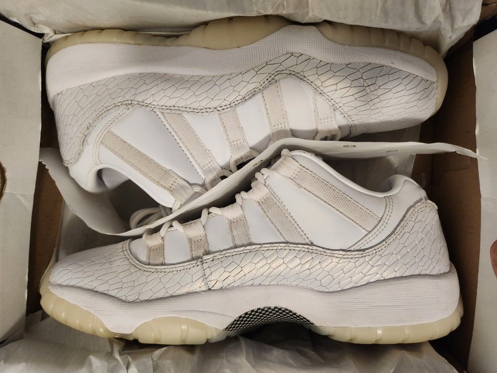 jordan 11 retro low heiress pure platinum