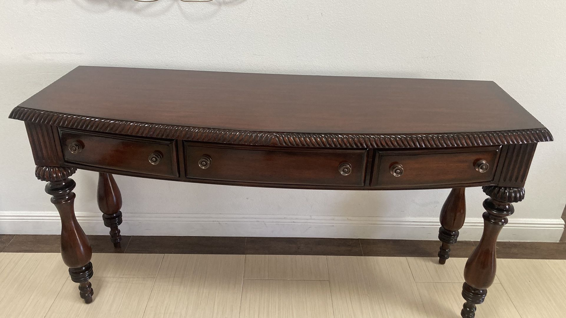 Beautiful Consola Table.