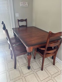 Dining table & 4 chairs