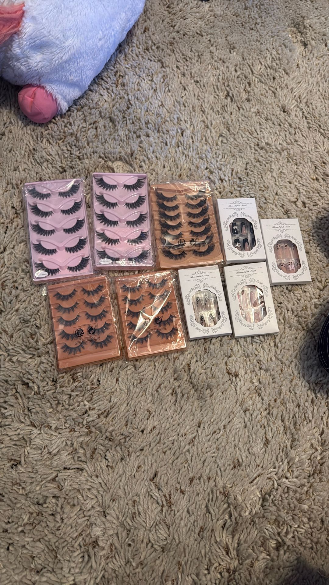 Lashes and Press on nails