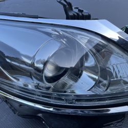 Headlight (Right) Lexus 2007