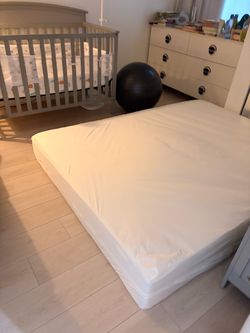 Queen mattress like new