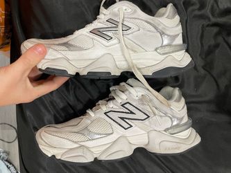 White new balances size 7 men size 8.5 women