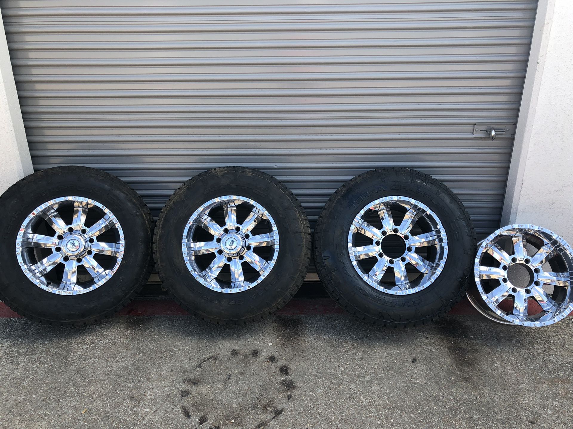 18” Chrome rims with tires
