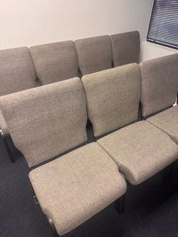Sillas para Sala de Espera u Oficinas de Entrenamiento – Excelente Estado  Disponible 25 sillas