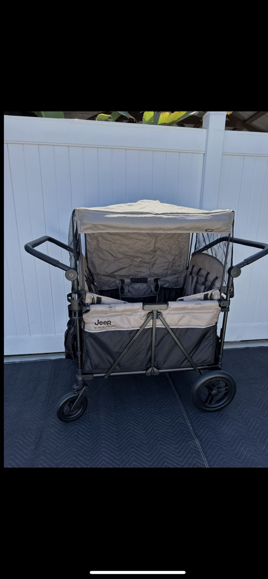 Wagon/ Jeep Gladiator 4 seater wagon/ 4 seater/ kids/ toys/ sports/ beach/ travel/ Jeep/ New