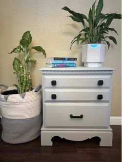 Nightstand/table