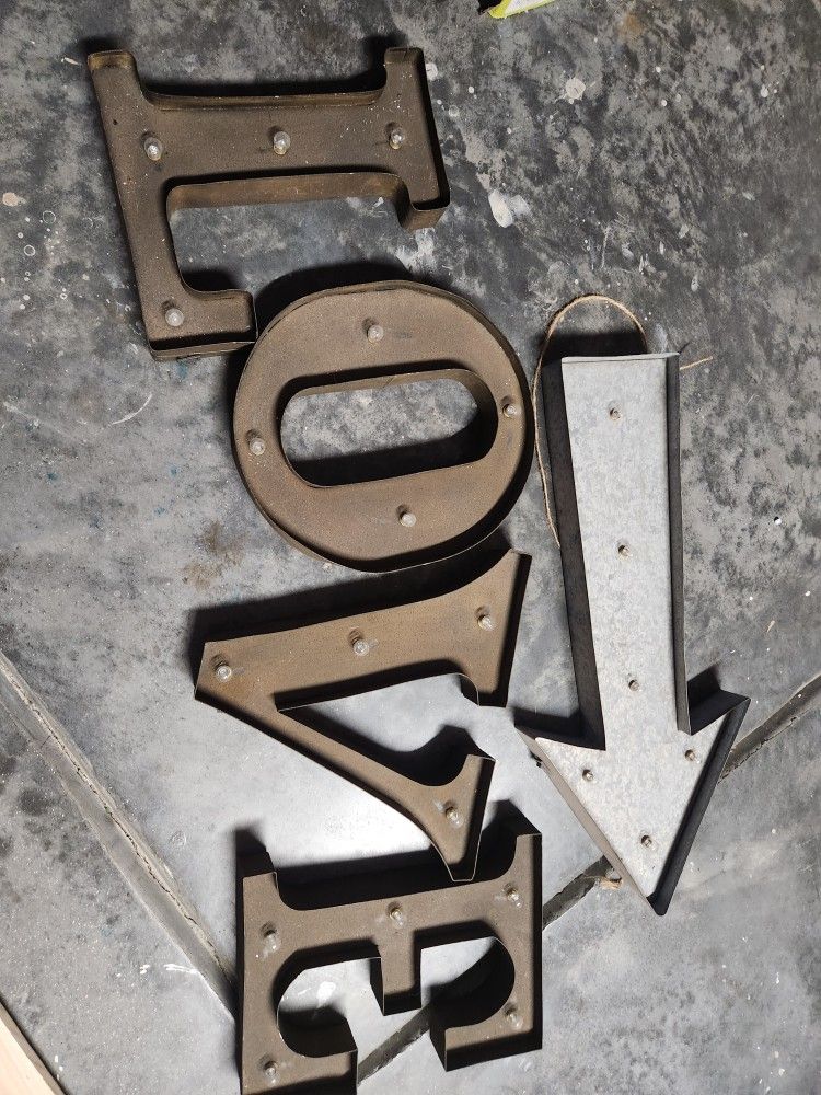 Decor- Metallic Lighting LOVE Letters With Lit Arrow