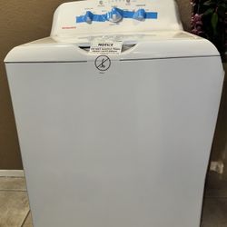 Hotpoint 4.0 cu.ft. Top Load Washer in White with Cold Plus and Water Level Control