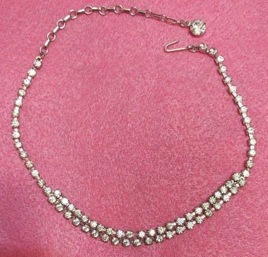 Vintage Ladie's Silvertone Rhinestone Drop Choker Necklace W/Large Rhinestone Clasp!👀 MINT CONDITION!😇Please Read Description.