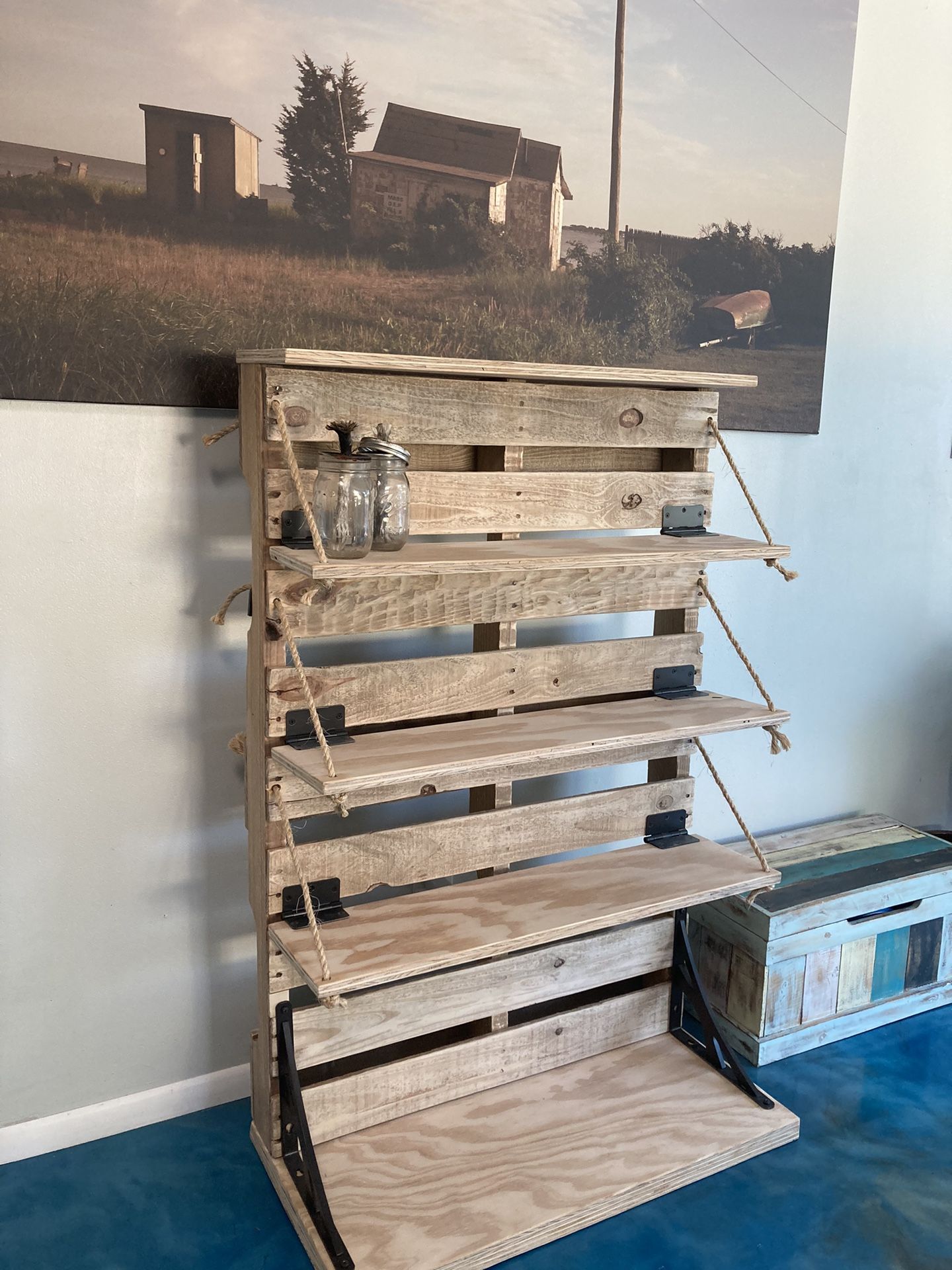 Rustic Pallet Bookshelf