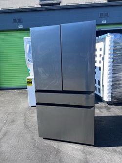 Samsung  Samsung 23 cu. ft. Bespoke Counter Depth 4-Door French Door Refrigerator with Beverage Center