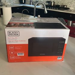 Brand New 0.7 Cu Ft Black Microwave Available For Pick Up In Rancho Peñasquitos