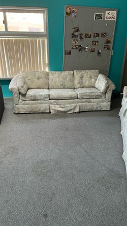 FREE Couch Sofa 🛋️