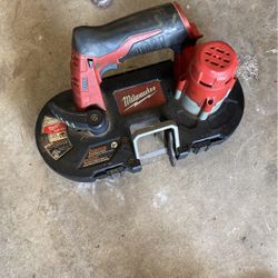 Milwaukee Wireless Band Saw