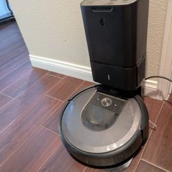 iRobot Roomba i7+