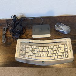 Microsoft Wireless Entertainment Desktop 8000 - Keyboard, Mouse & Charging Hub