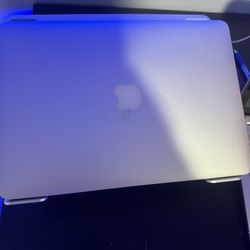Apple Laptop 