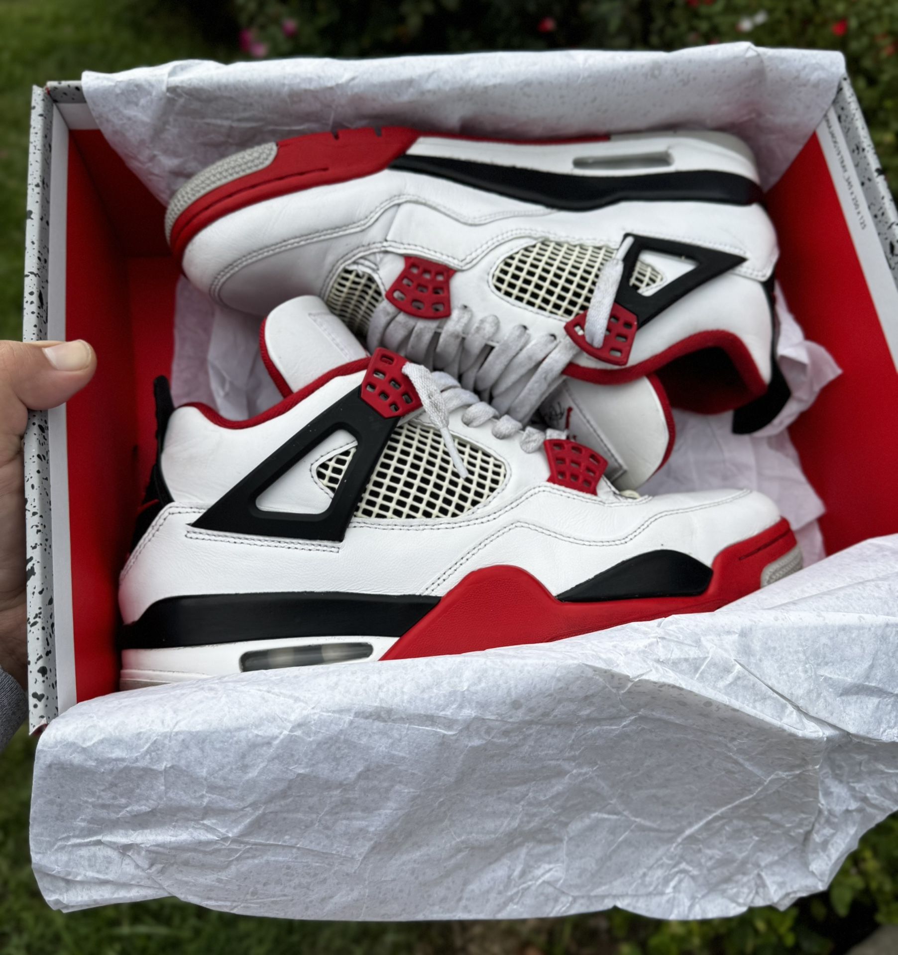 Jordan 4 fire reds (2020)
