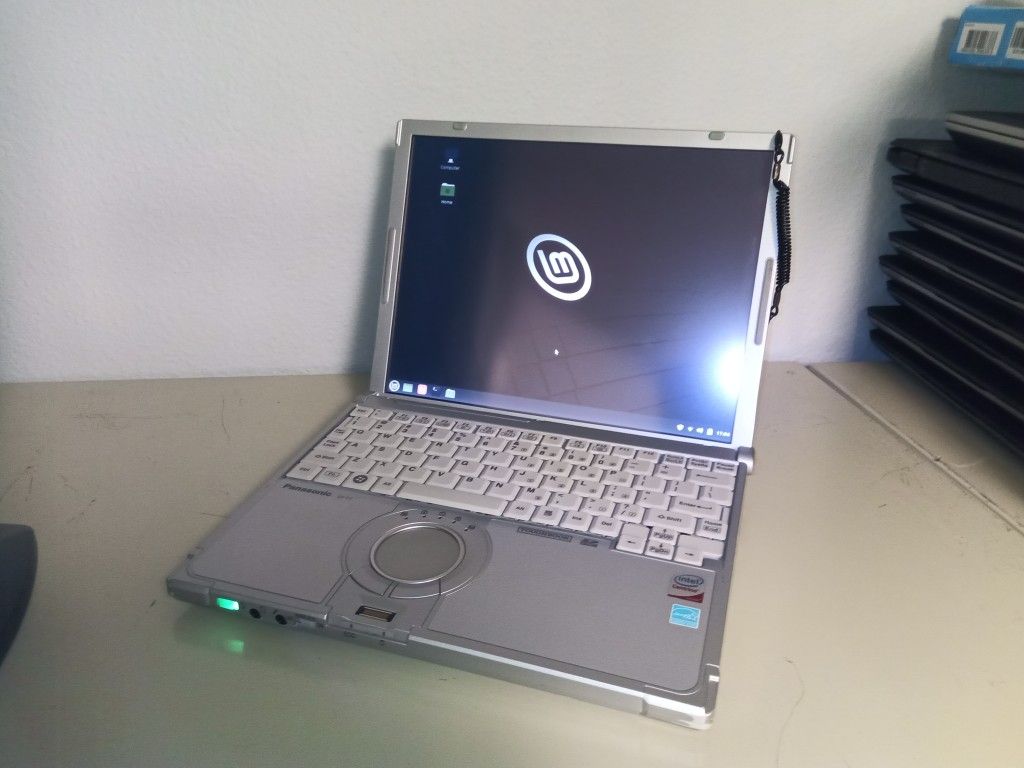 PANASONIC TOUGHBOOK CF-T7 12.1 Touch C2D 1.06GHz 2GB 64GB SSD LINUX
