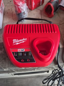 Milwaukee M12 Battery Charger