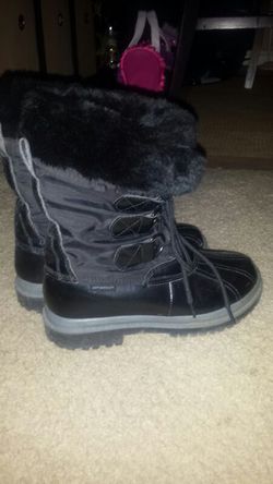 Snow Boots size 6 women
