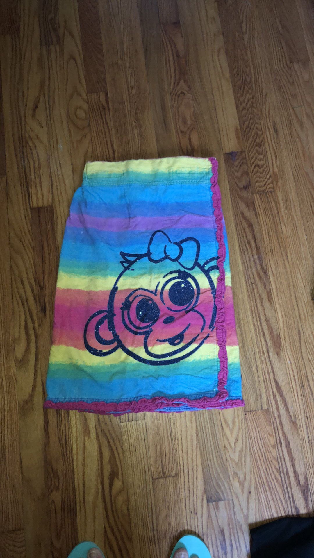 Kids Justice size m/l adjustable Velcro top wrap towel/robe. Has some bleach spots on the back.