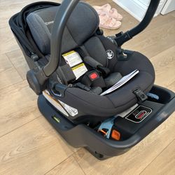 Uppababy Aria V1 Carseat And Base