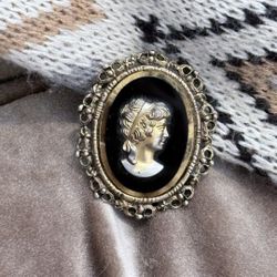 Vintage Gold Tone Black Glass Cameo Brooch Pin/Pendant