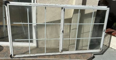 Aluminum sliding window
