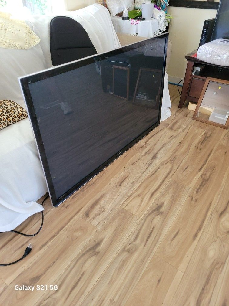 55in Panasonic Viera Smart TV And Wall Mount