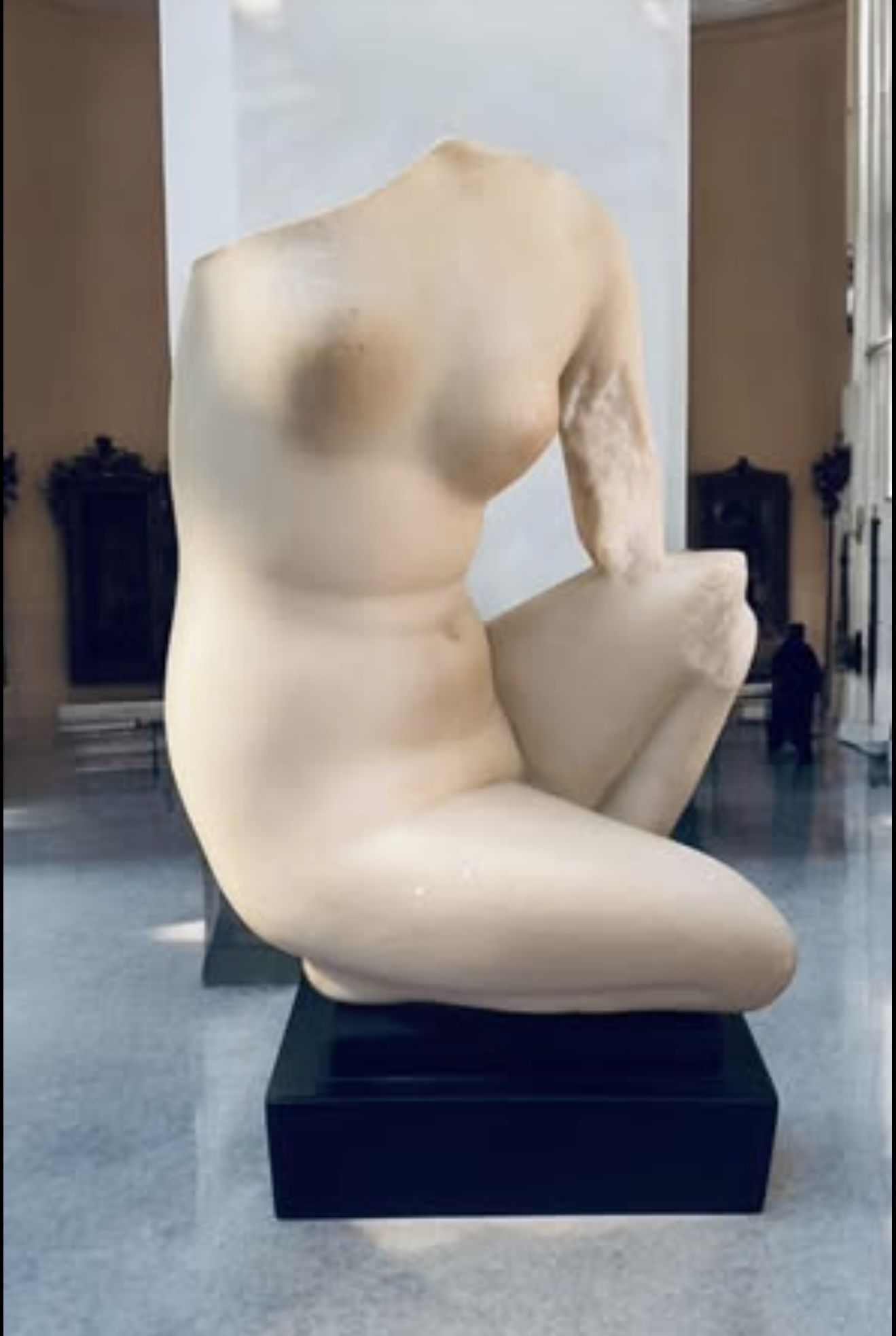 PALATIAL CROUCHING NUDE APHRODITE SCULPTURE