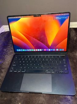 2022 Macbook Air 13 Inch M2 8 GB 256 GB storage