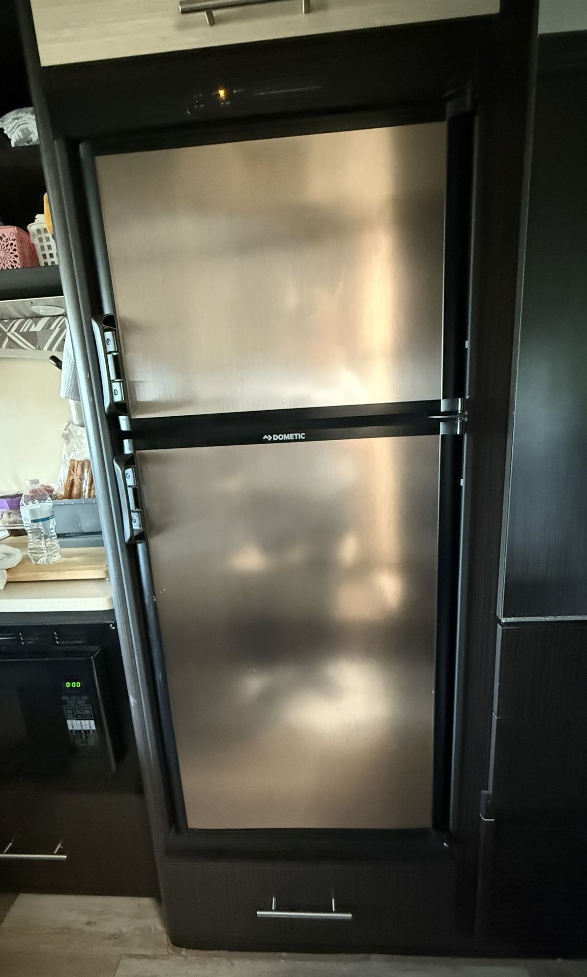 RV Refrigerator-Dometic 2 way 6 cubic foot