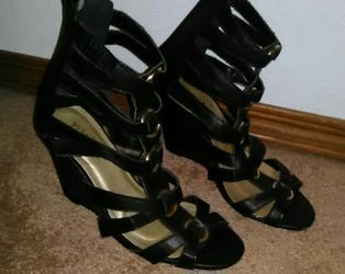 Woman's black high heels! Size 8.5.