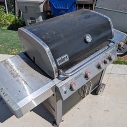 For Parts: Weber Genesis II GS4 Natural Gas Grill Connects To House