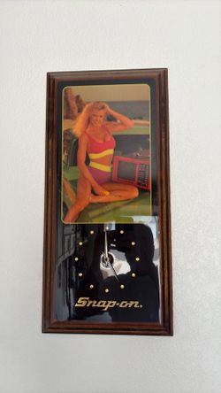 Snap-on wall clock