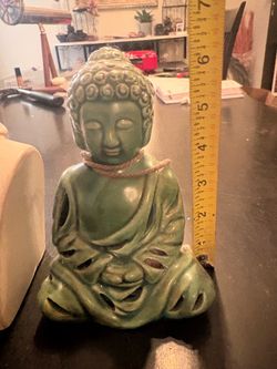 Small Buddha statue/decoration