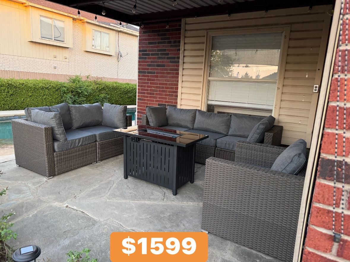 New inbox patio set (we finance and deliver)($54 down,90 day no interest payment plan)