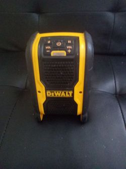 DEWALT Bluetooth Jobsite Speaker w/2ah battery