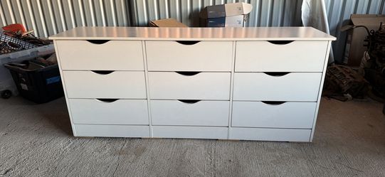White 9-Drawer Dresser