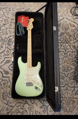 Fender Stratocaster Surf Pearl MIM With Extras