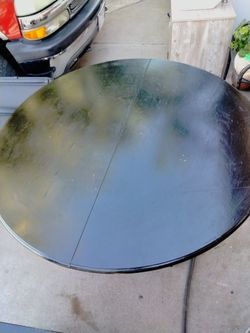 Black circular Table