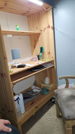 Computer Desk/hutch