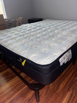 Queen size bed- mattress plus frame Serta Perfect Sleeper