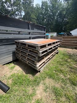 Industrial wood pallets FREE