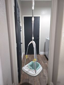 Graco baby doorway jumper